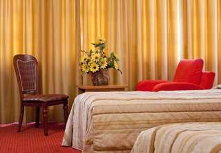 Отель Sevastokrator Hotel & SPA Арбанаси Семейный номер с диваном-кроватью (для 2 взрослых и 1 ребенка)-1