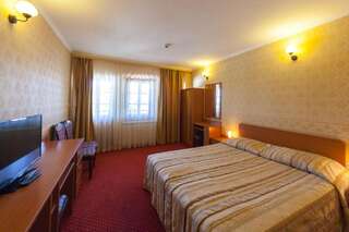 Отель Sevastokrator Hotel & SPA Арбанаси Двухместный номер Делюкс с 1 кроватью и панорамным видом на город Велико-Тырново-1